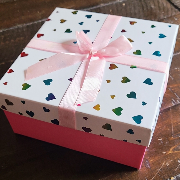 GIFT BOX 💆‍♀️🎀 - Picture 4 of 5